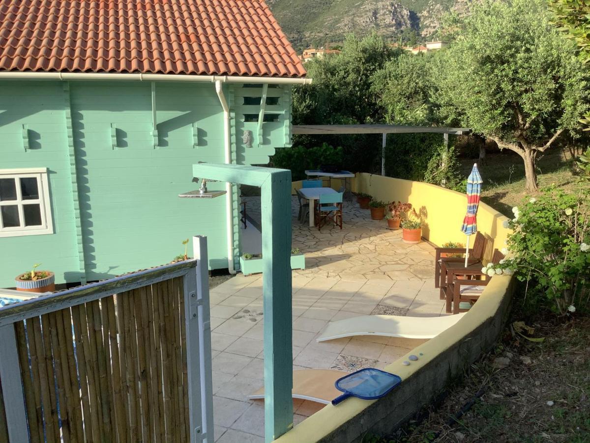 The Cabin, Kyparissia Luaran gambar
