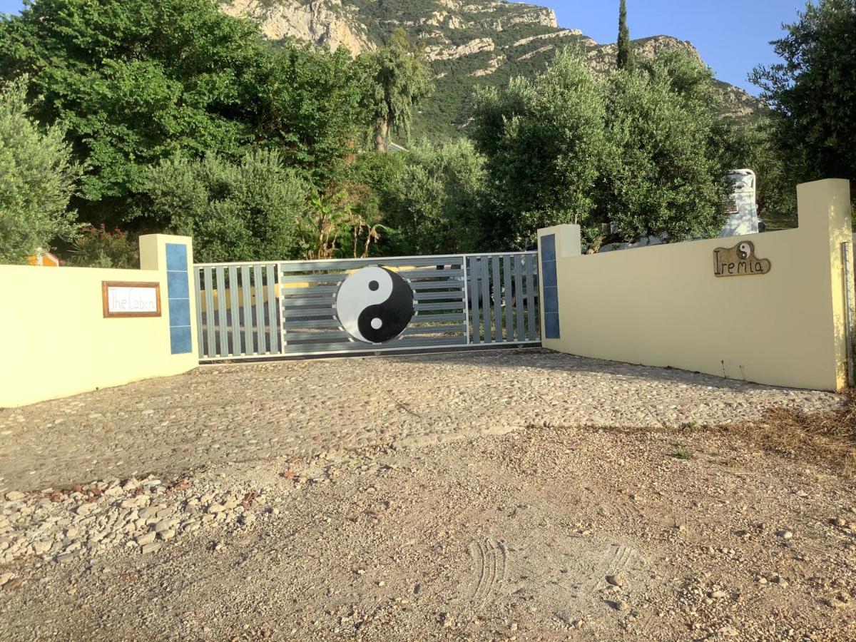 The Cabin, Kyparissia Luaran gambar