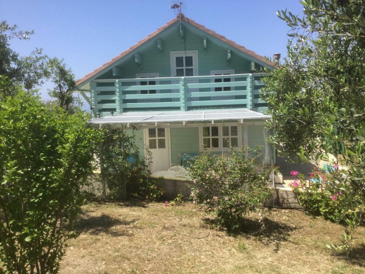 The Cabin, Kyparissia Luaran gambar