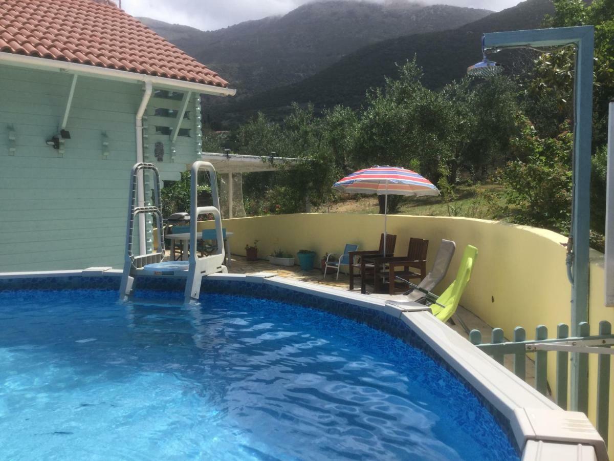 The Cabin, Kyparissia Luaran gambar